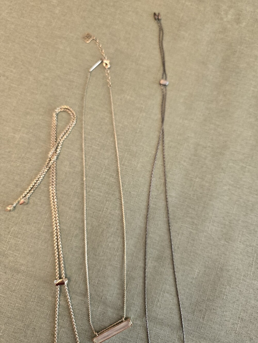 Kendra Scott bulk. 12 necklaces and 6 rings Various metals and conditions - Picture 7 of 11